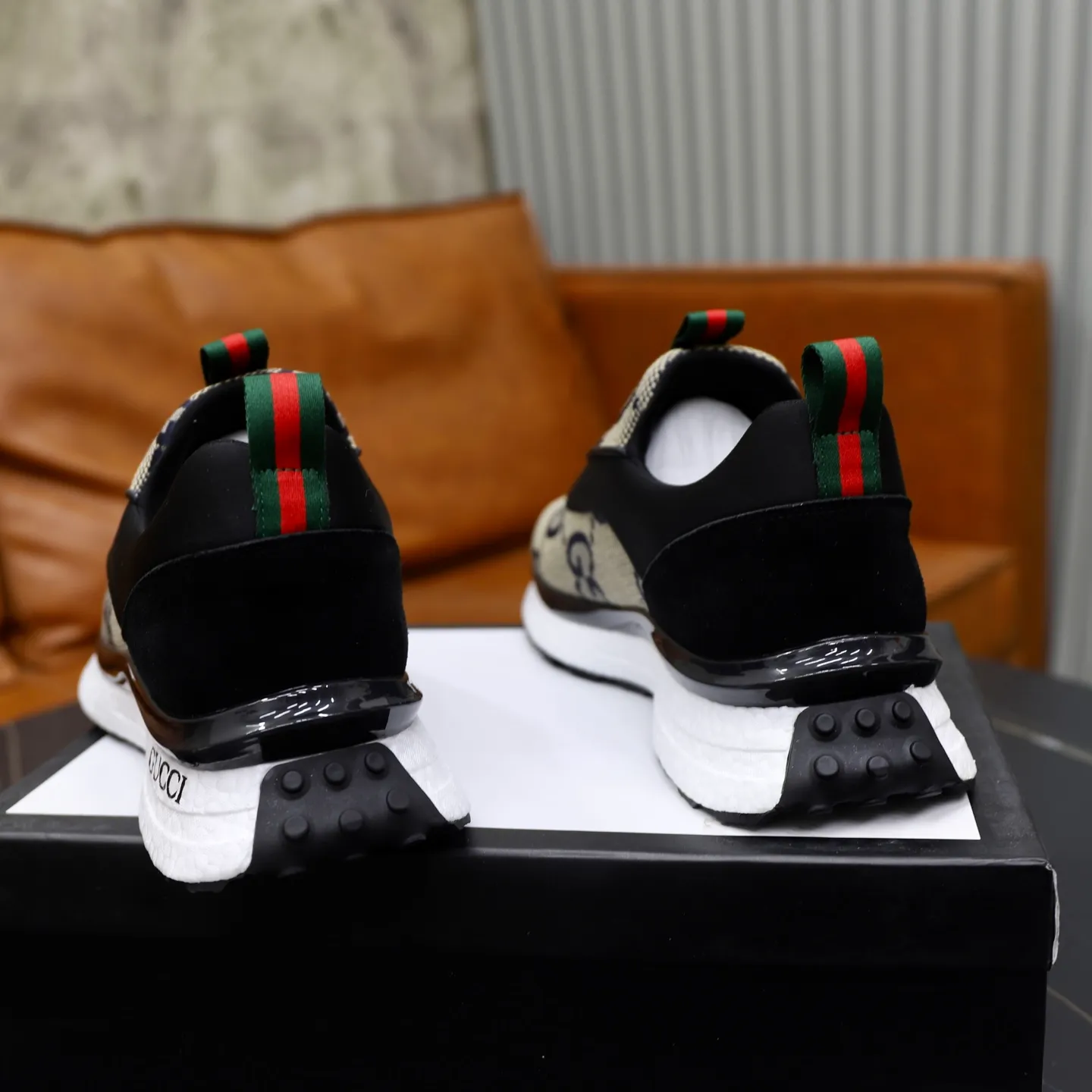 Ex-factory price: 462💰🙅‍♂️🙅‍♂️🙅‍♂️ Brand: Gucci GuCCI Standard code: 38-44 (45 customized) Grade: Same as the official website Material: Original leather stitching brand cloth Comfortable and breathable lining Lightweight and wear-resistant sports outsole Style category: Men's fashionable casual shoes Running sneakers Distinguished luxury brand elements Top luxury Color: actual picture color